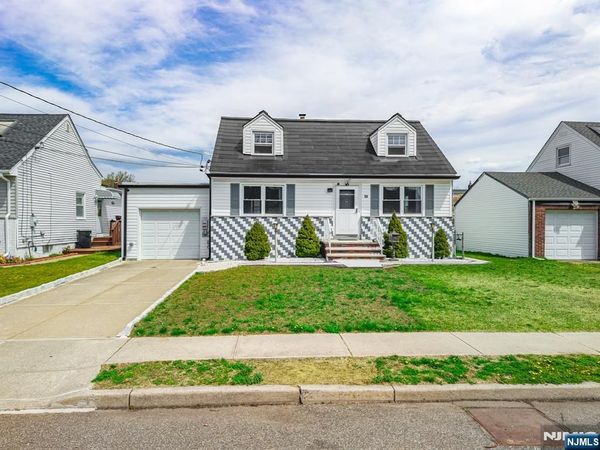 40 South Drive, ROCHELLE PARK, NJ 07662