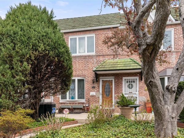 61-09 77th Street , Middle Village, NY 11379