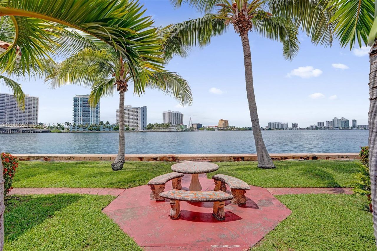 2170 Bay Dr, Unit 3-20, Miami Beach, FL 33141 Photo