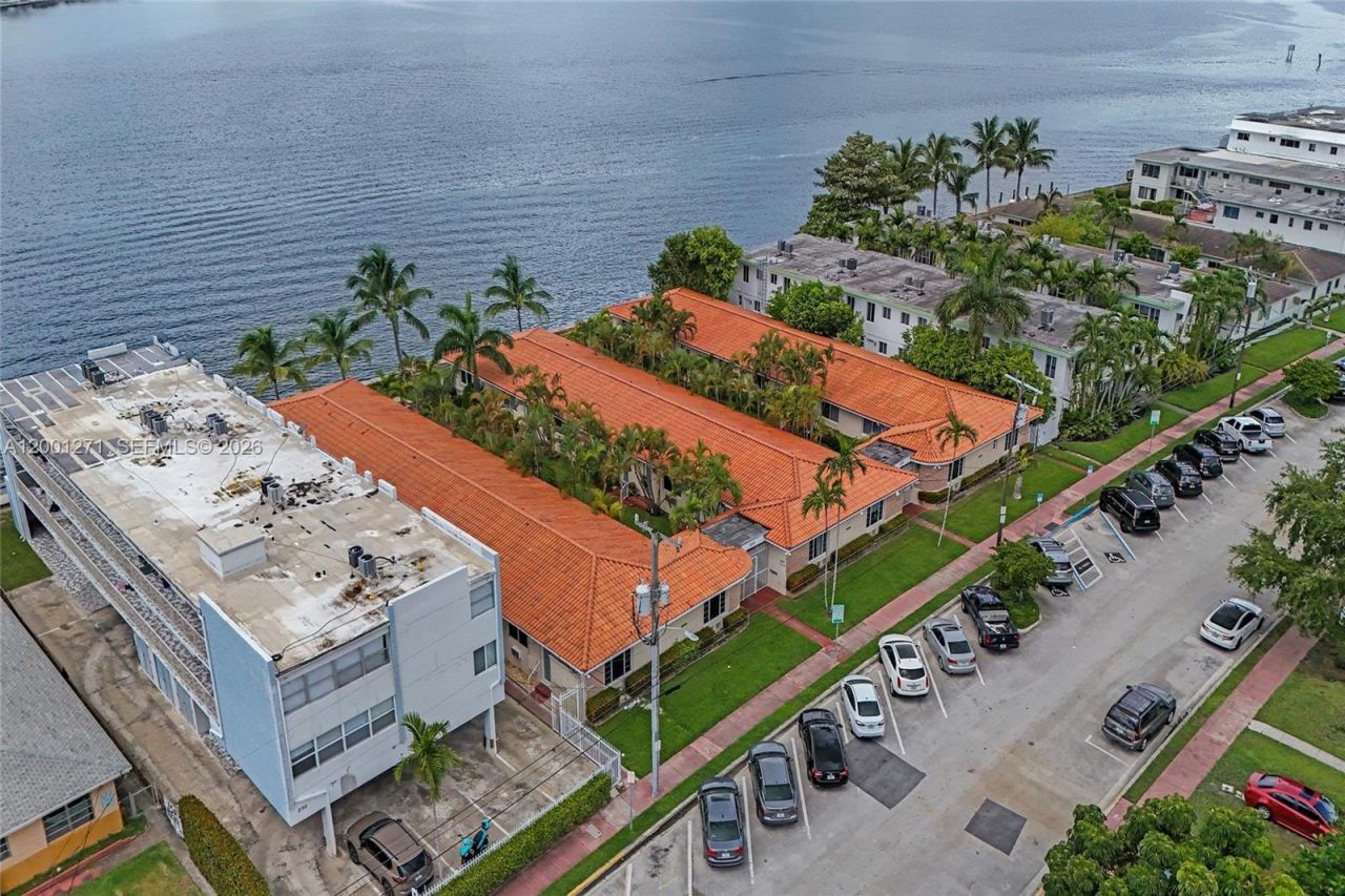 2170 Bay Dr, Unit 3-20, Miami Beach, FL 33141 Photo