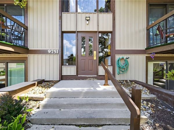 9751 Sunrise Boulevard , Unit M10, North Royalton, OH 44133