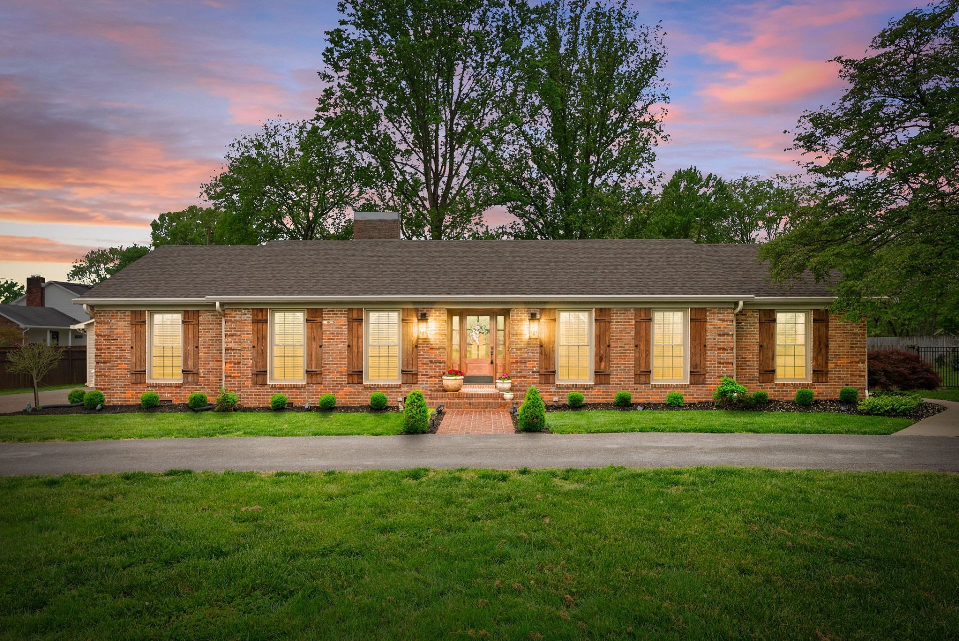 303 Deepwood Dr, Hopkinsville, KY 42240 Main Photo