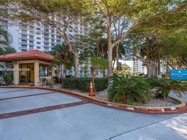 210 174th St, Unit 2202, Sunny Isles Beach, FL 33160