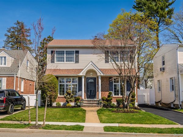 416 Argyle Road, Mineola, NY 11501