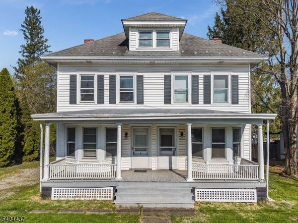 18 Center St, Clinton, NJ 08801