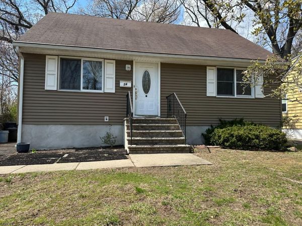 24 Willow St, Bergenfield, NJ 07621