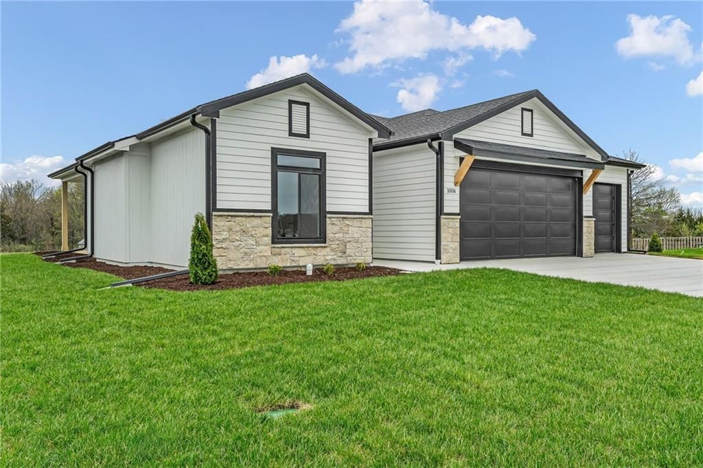 1006 Bluestem Circle, Baldwin City, KS 66006 Main Photo