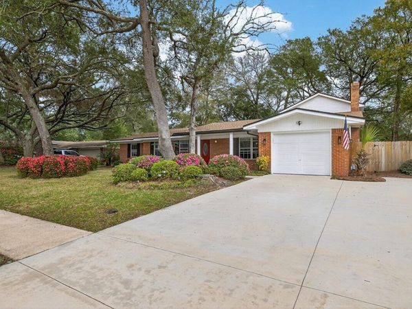 606 NE Merioneth Drive, Fort Walton Beach, FL 32547