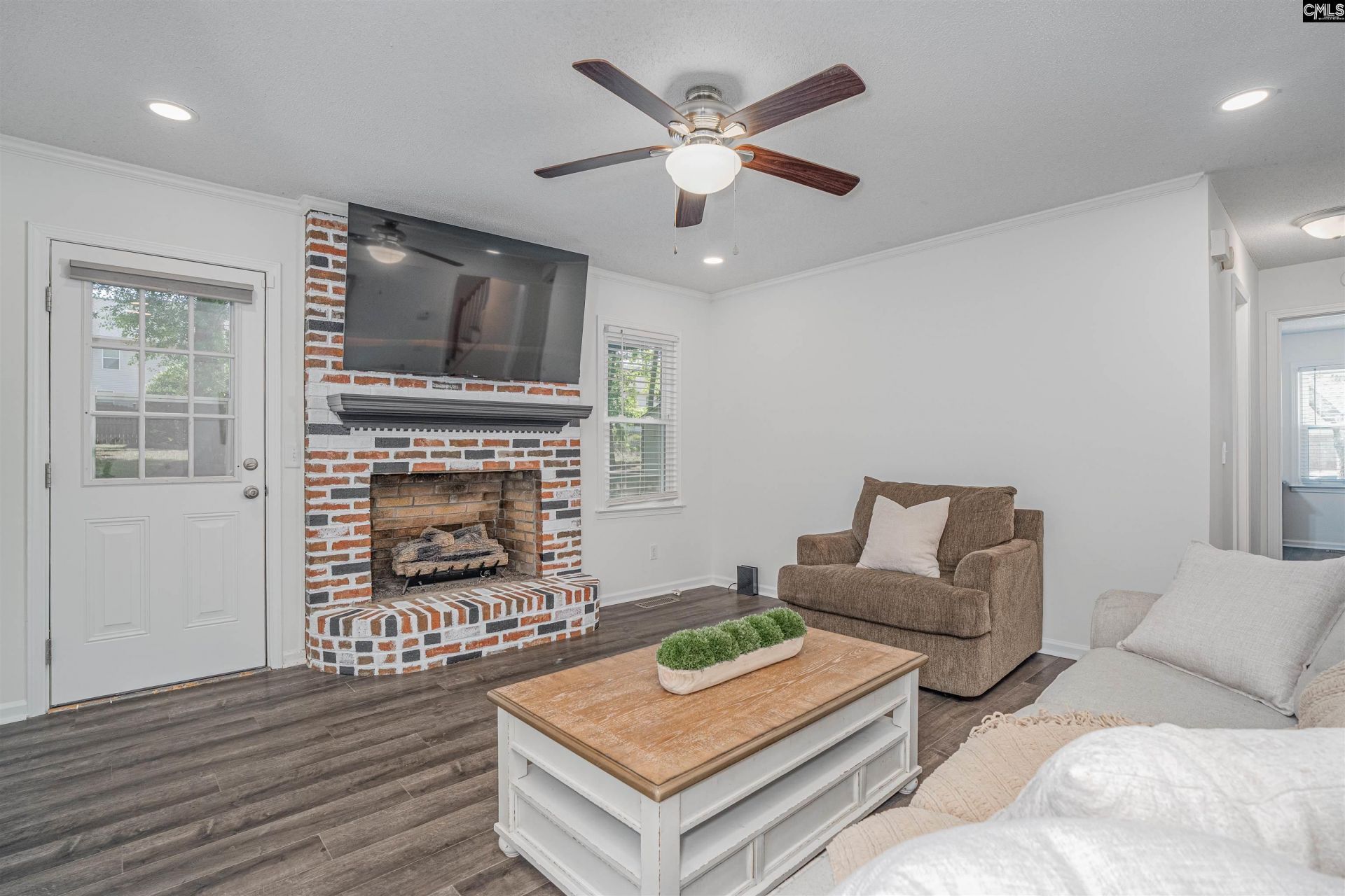 300 Rollingwood Drive  Photo 10