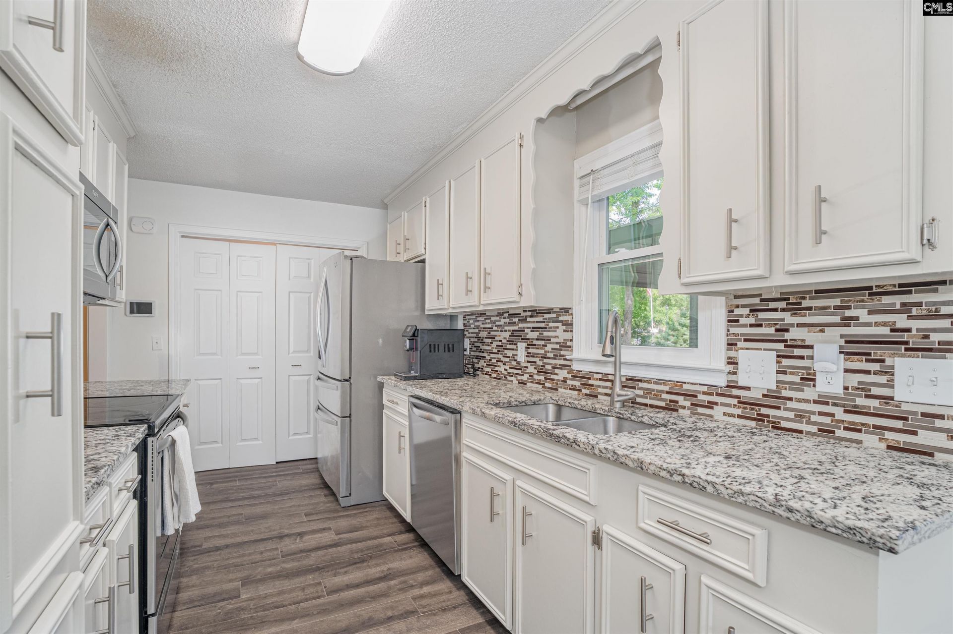 300 Rollingwood Drive  Photo 14