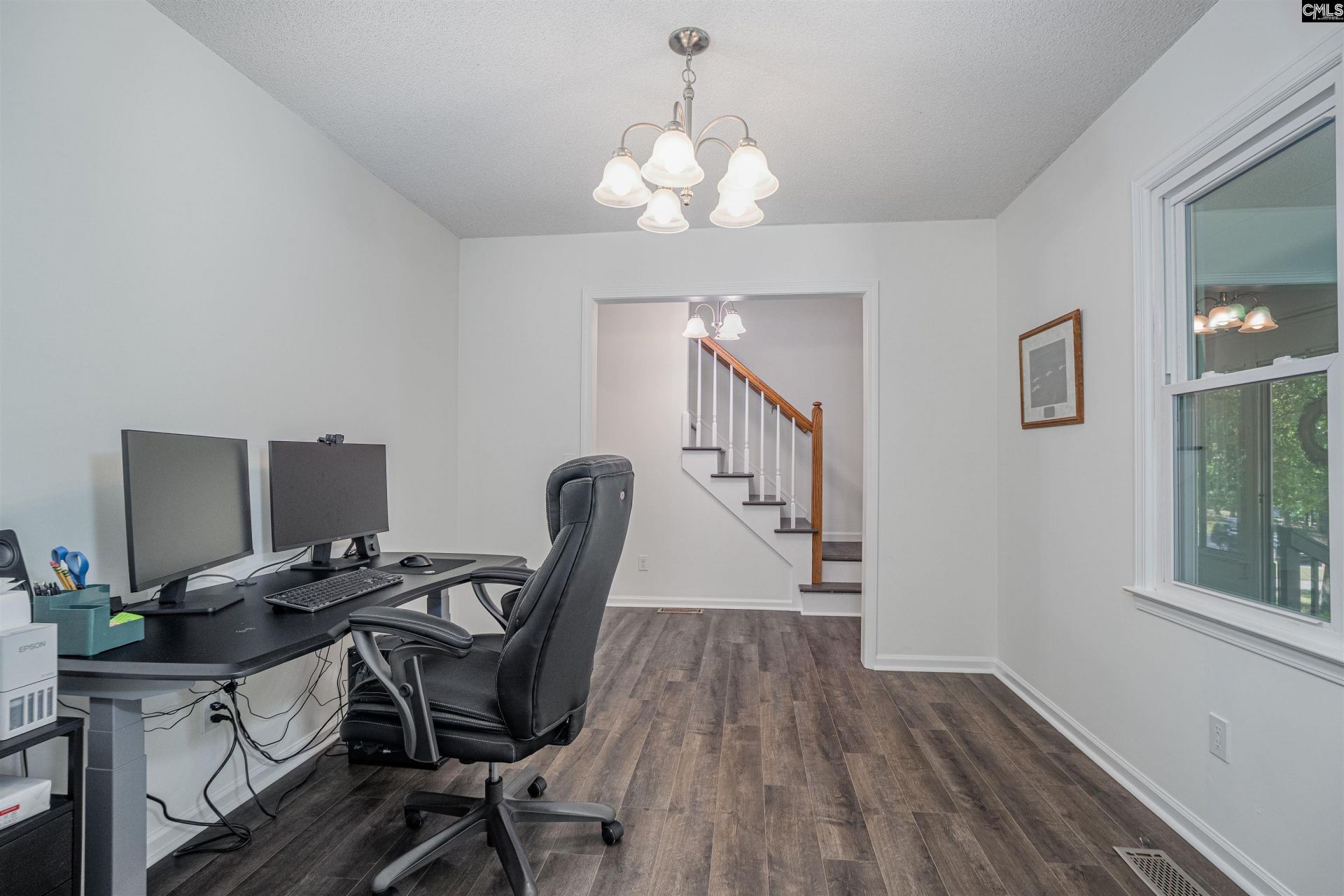 300 Rollingwood Drive  Photo 17