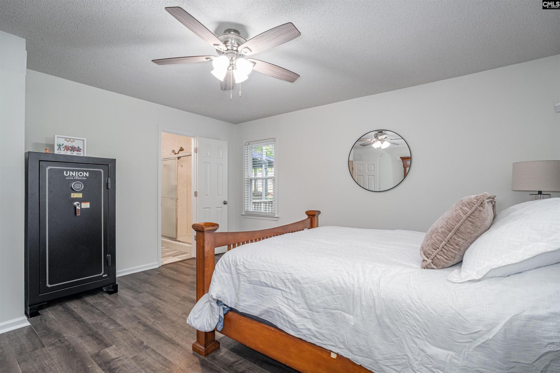 300 Rollingwood Drive  Photo 19