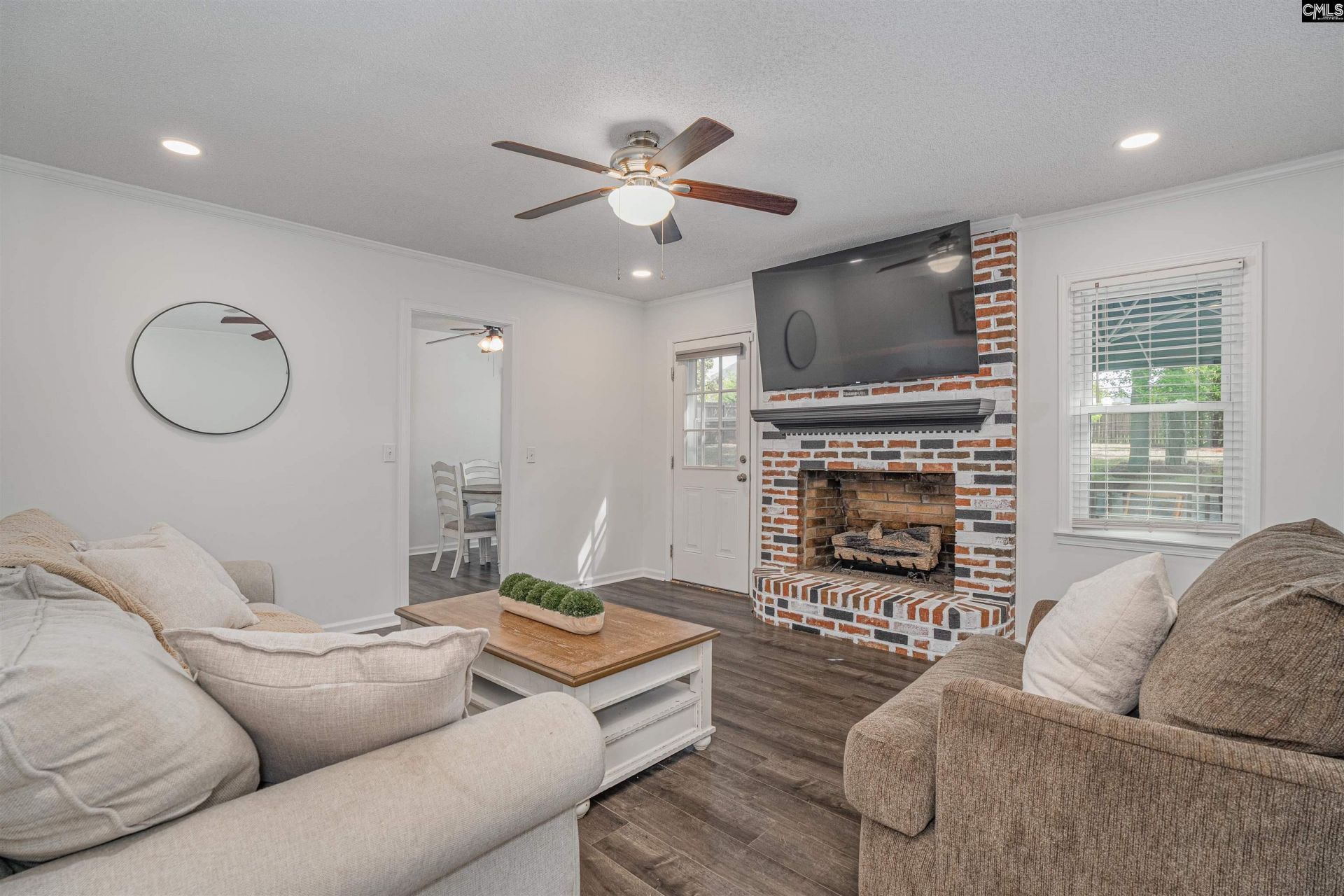 300 Rollingwood Drive  Photo 7