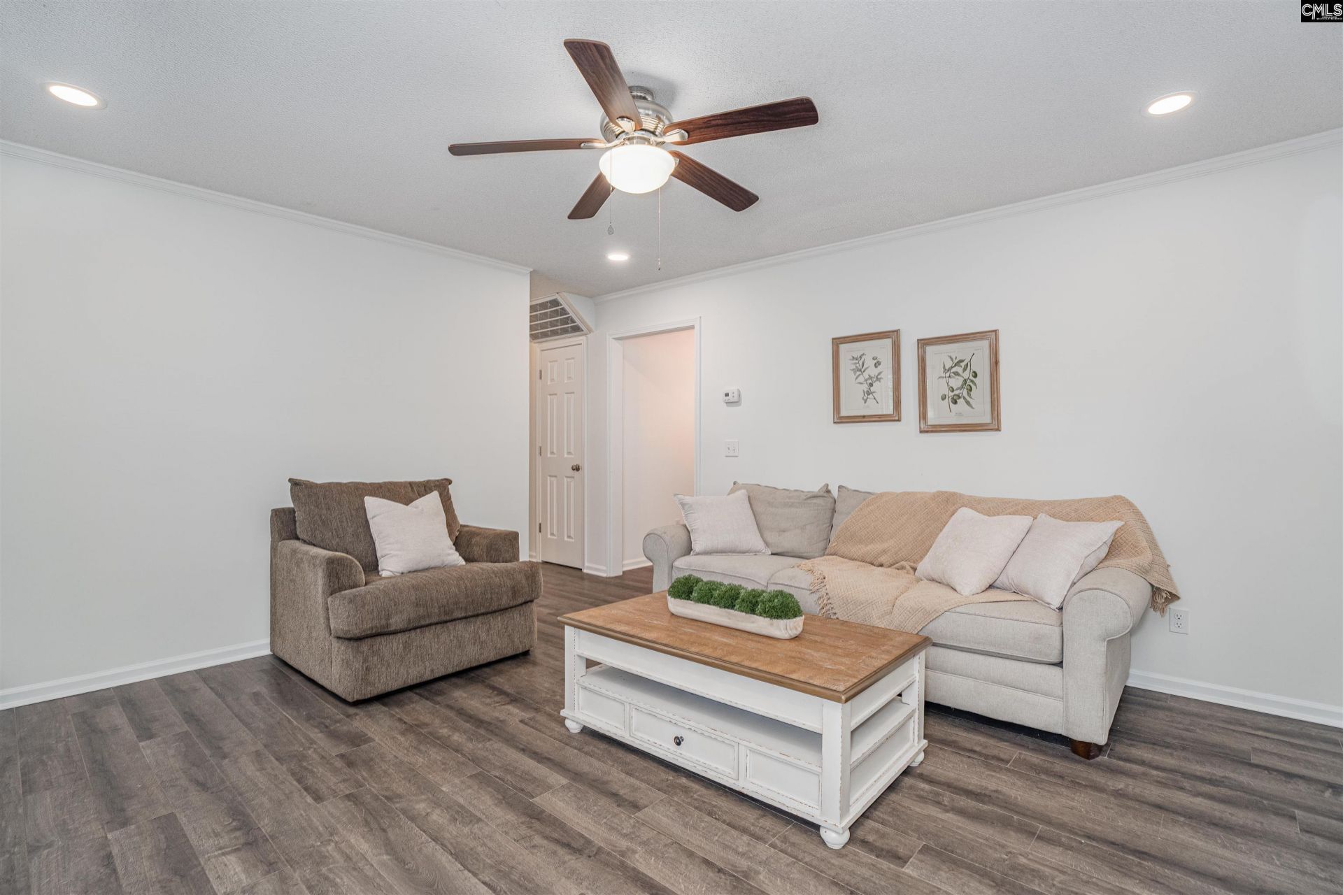 300 Rollingwood Drive  Photo 9