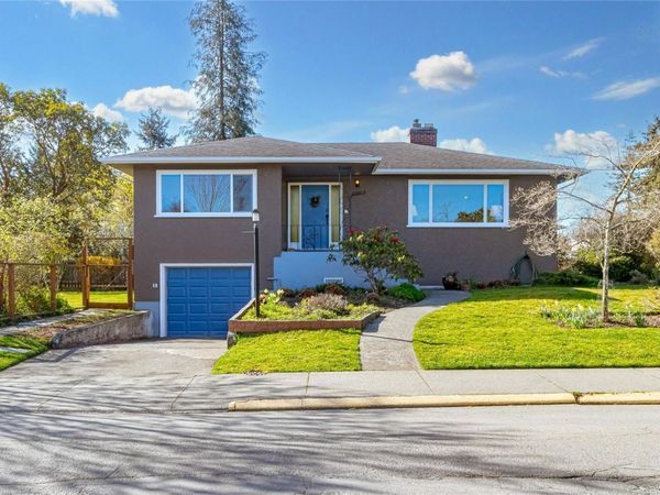 2201 Kinross Ave, Oak Bay, BC V8R 2N3