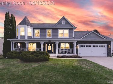 523 Dorchester Way, Milford Vlg, MI 48381