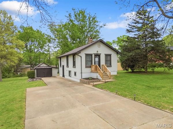 3539 Summit Avenue, St Louis, MO 63129