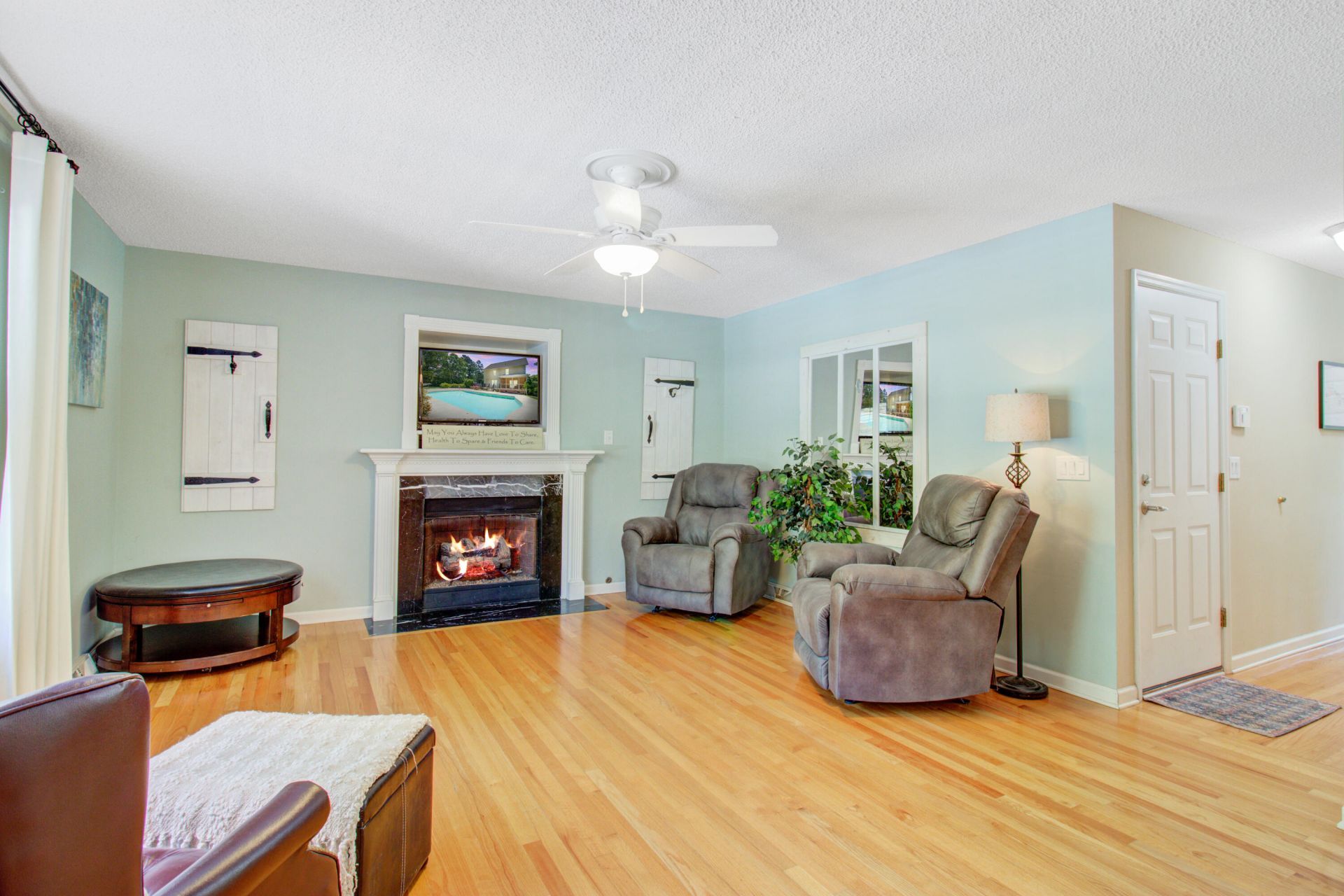 683 Hamlet Circle Photo 11