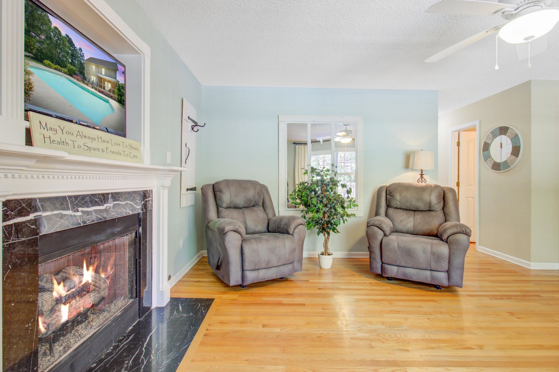 683 Hamlet Circle Photo 12