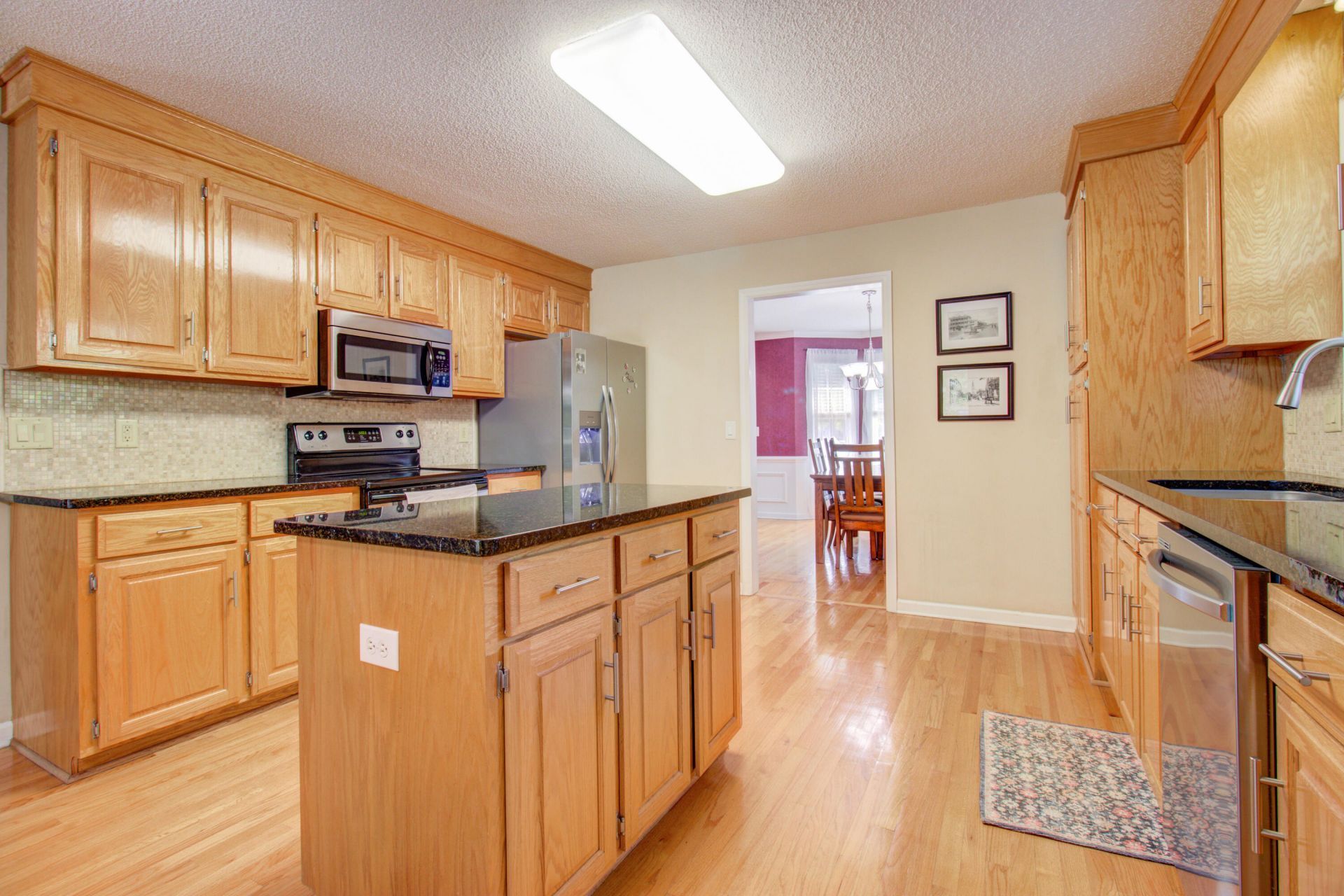 683 Hamlet Circle Photo 17