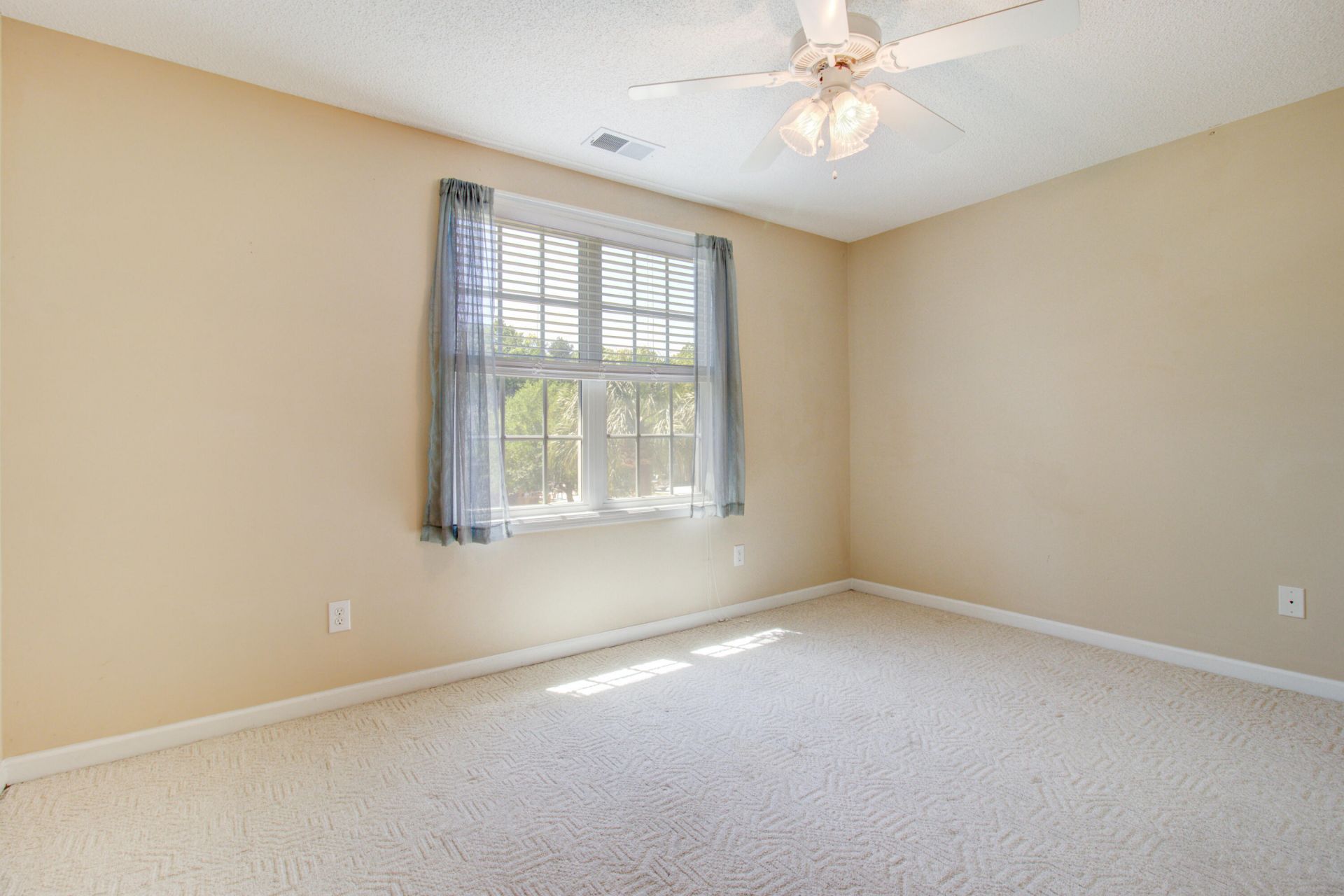 683 Hamlet Circle Photo 29