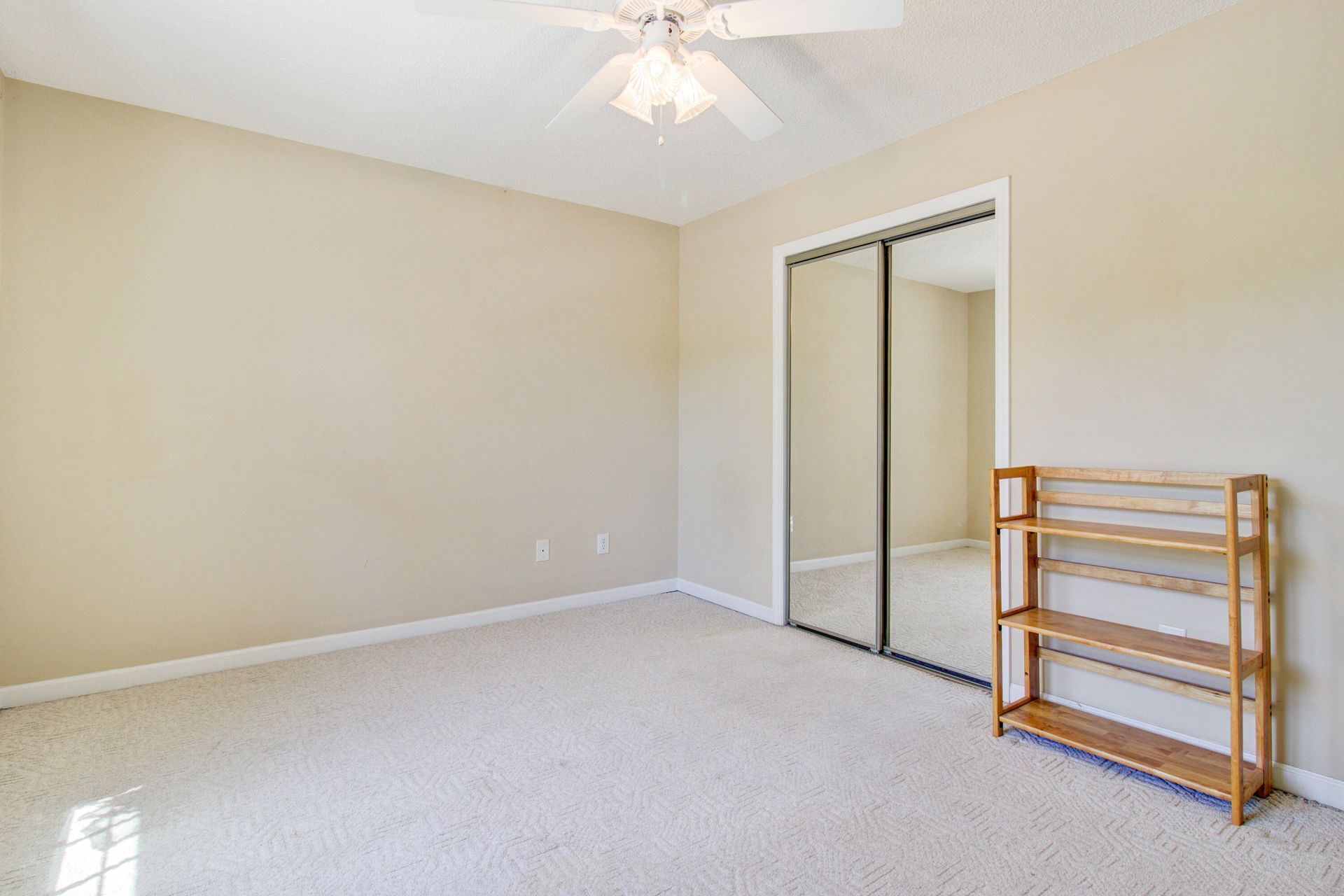 683 Hamlet Circle Photo 30