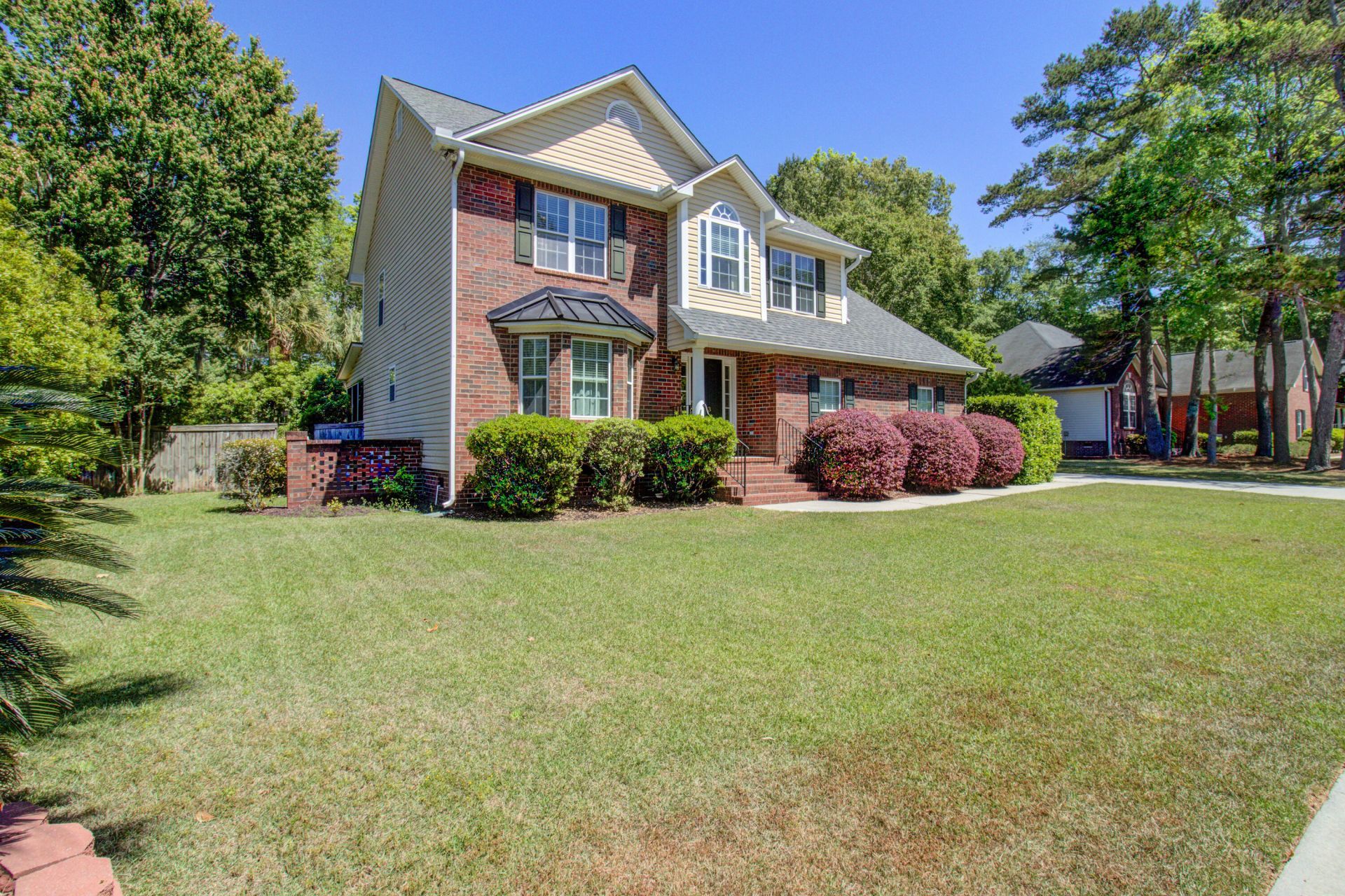 683 Hamlet Circle Photo 4