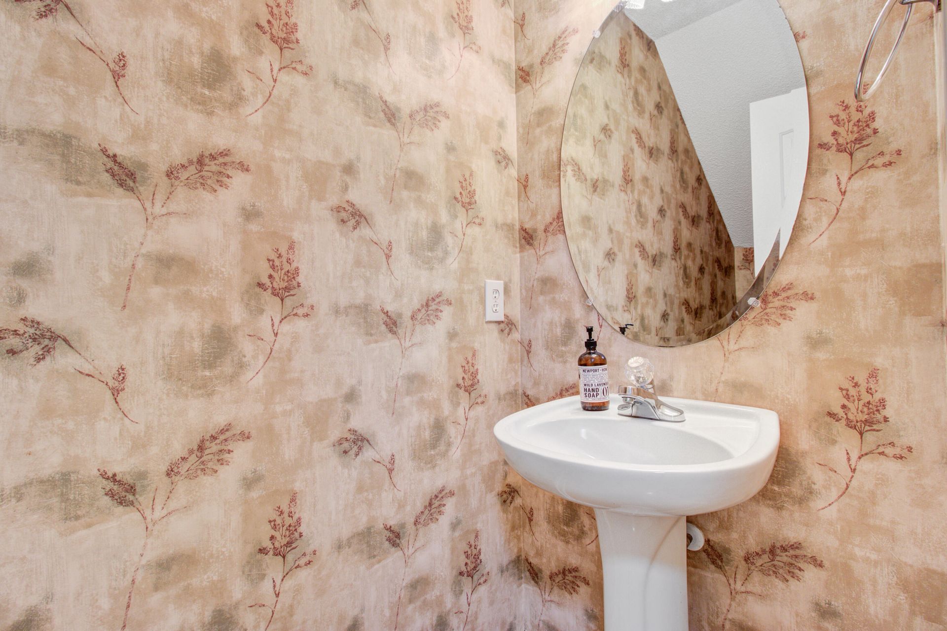 683 Hamlet Circle Photo 8