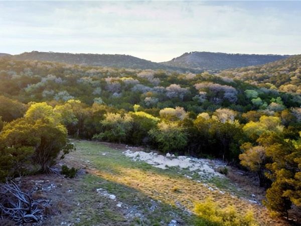 911 Flaman Road , Canyon Lake, TX 78133