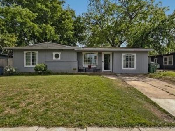 1310 E Inwood Drive, Arlington, TX 76010