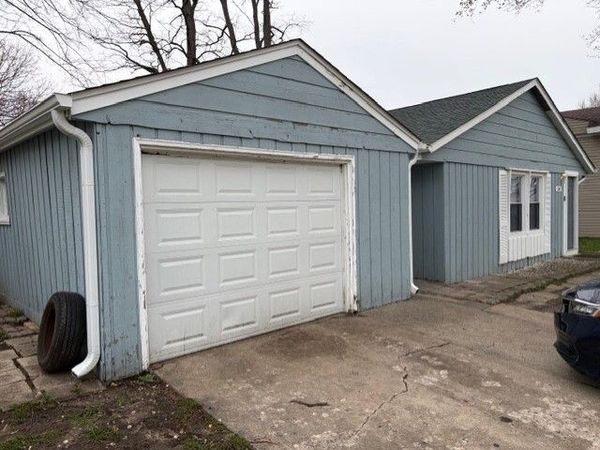 100 Hickory Drive , Carpentersville, IL 60110