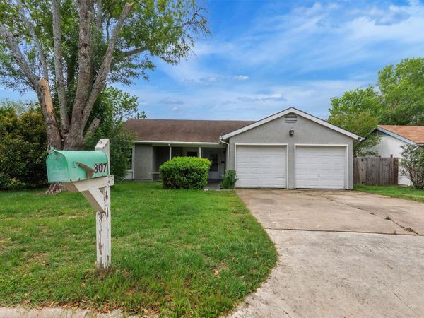 807 Travis ST, Lockhart, TX 78644