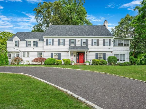 5 Kohlsaat Court, Smithtown, NY 11787