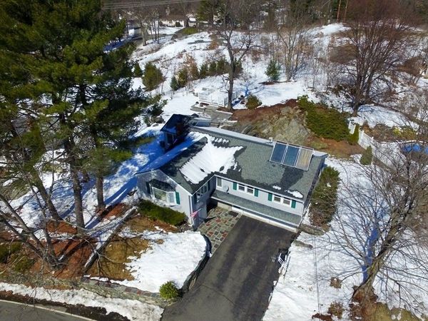 39 Locust St, Burlington, MA 01803