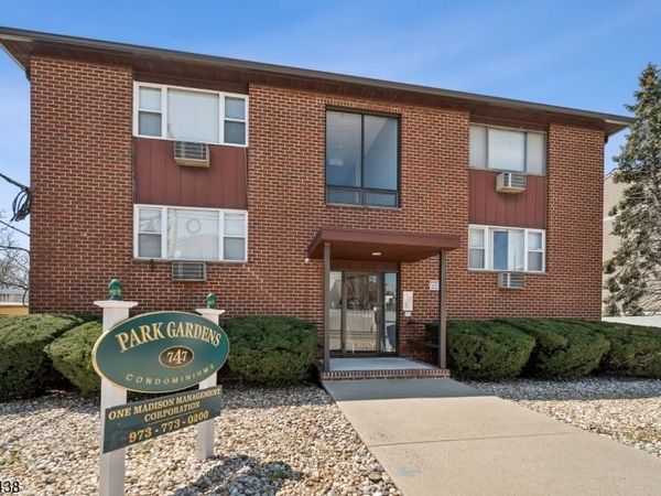 747 Riverside Ave, Lyndhurst, NJ 07071