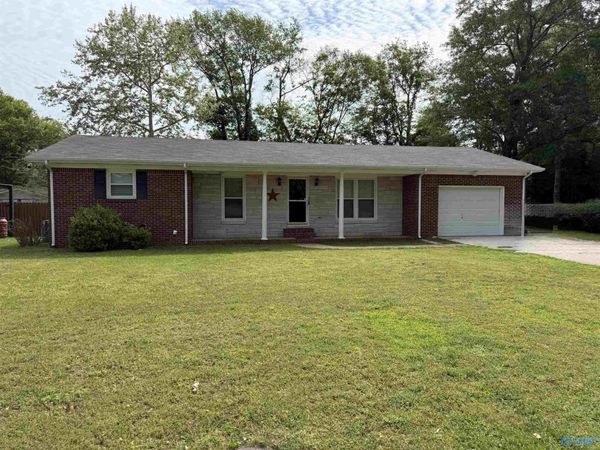 2706 Lake Avenue SE, Decatur, AL 35603