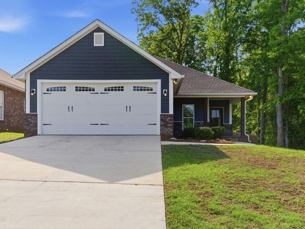 69 N Barnes Field Dr., Hattiesburg, MS 39402