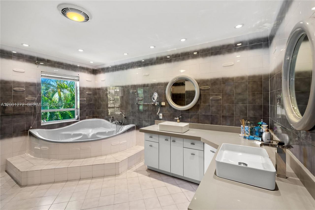 1575 Stillwater Dr, Miami Beach, FL 33141 Photo