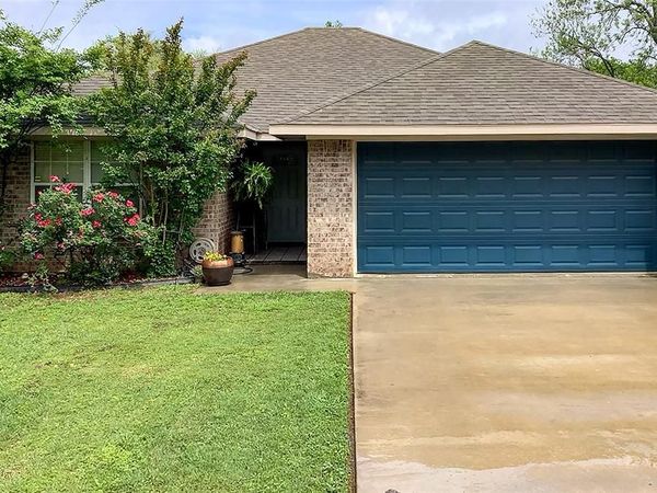 2409 W Walker Street, Denison, TX 75020