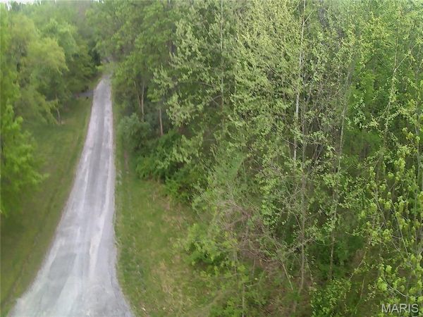 11 Choctaw Dr, Carbondale, IL 62901