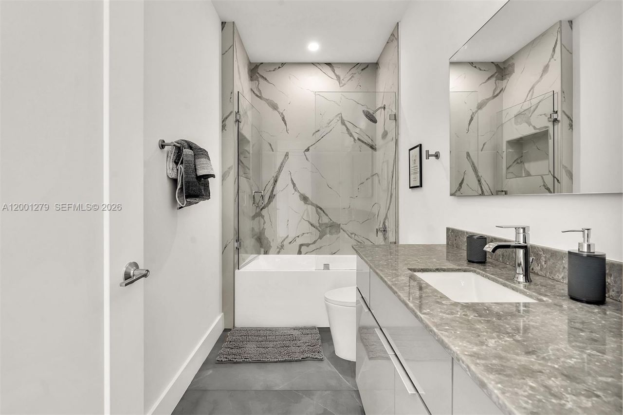 2100 Miami Rd, Unit 403, Fort Lauderdale, FL 33316 Photo