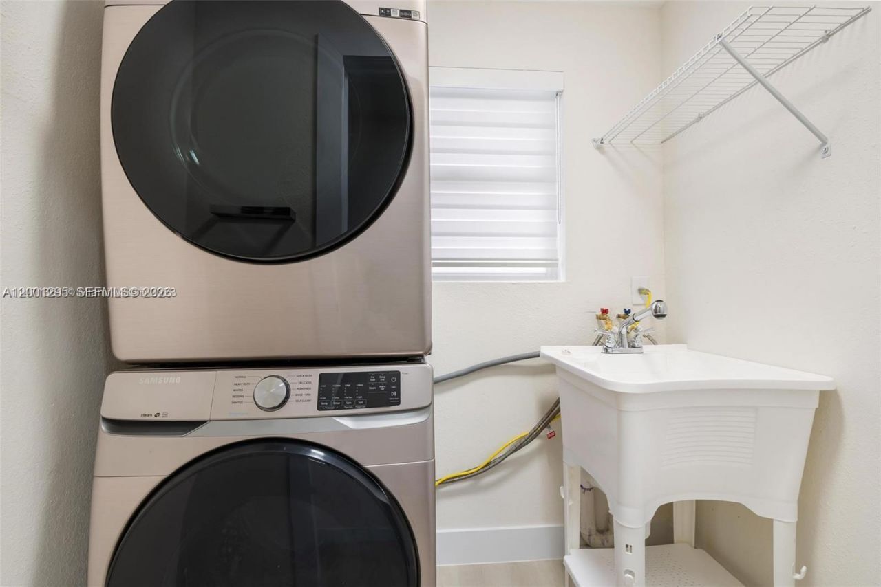 212 NW 103rd St, Miami, FL 33150 Photo