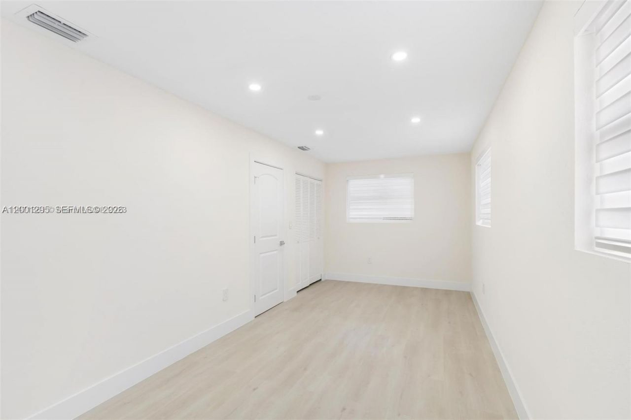 212 NW 103rd St, Miami, FL 33150 Photo