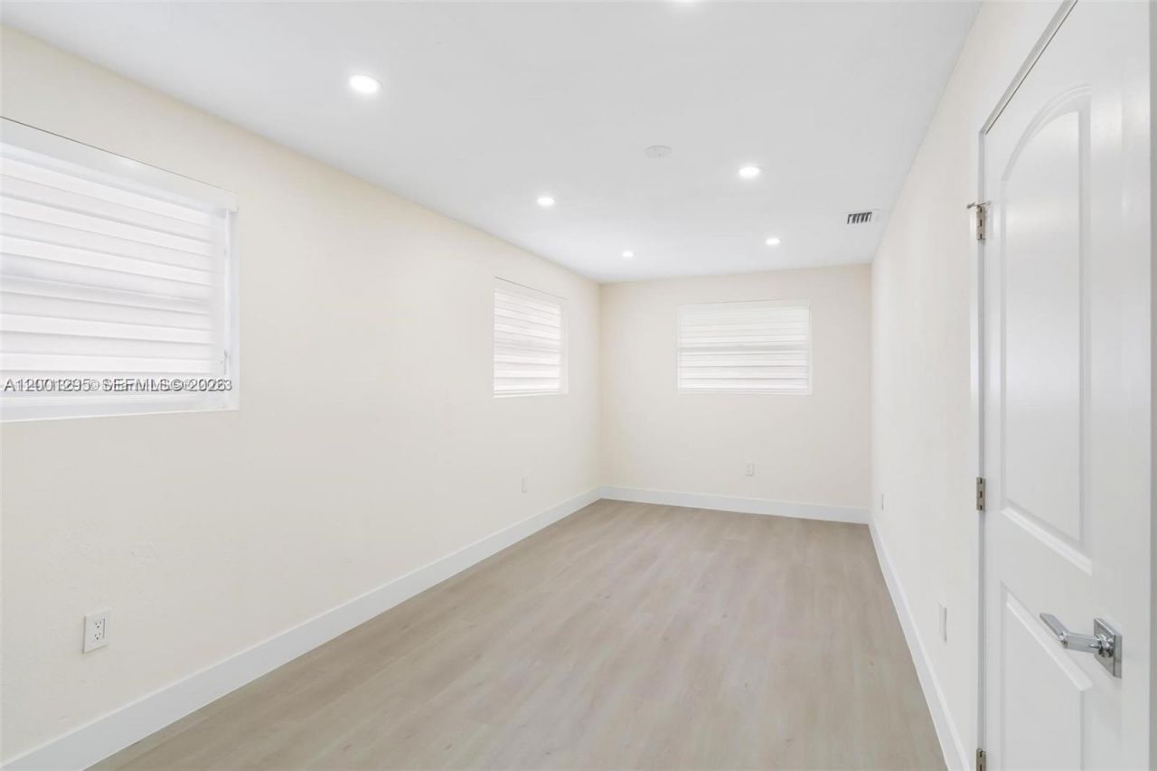 212 NW 103rd St, Miami, FL 33150 Photo