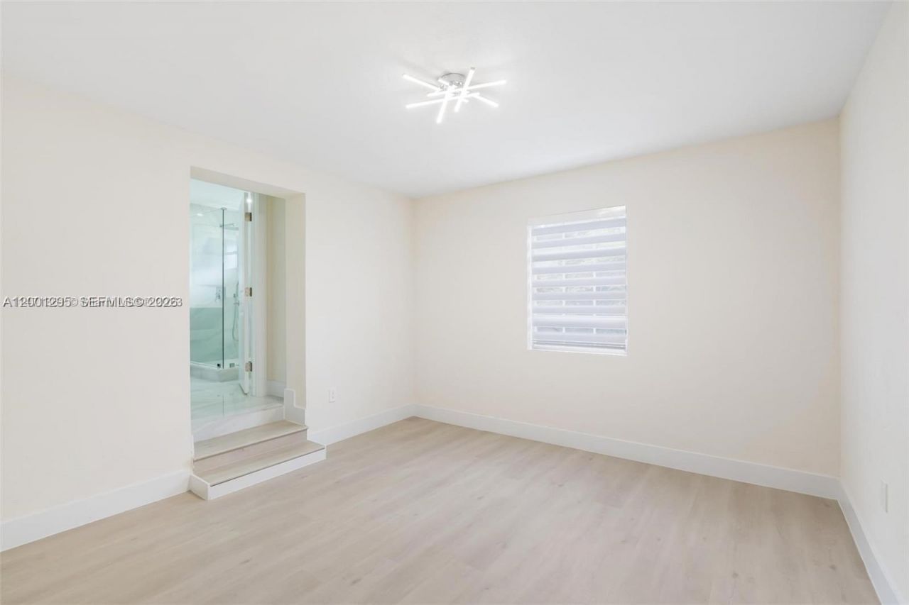 212 NW 103rd St, Miami, FL 33150 Photo