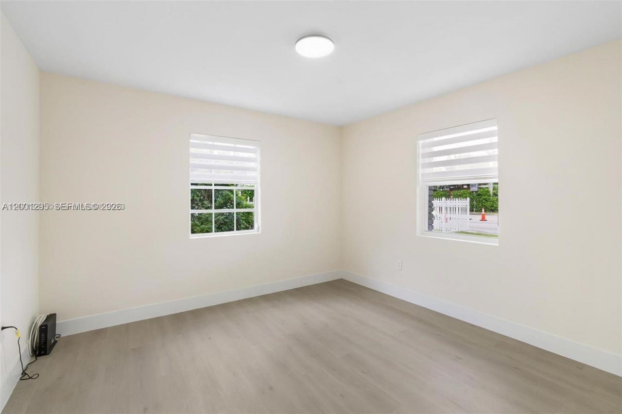 212 NW 103rd St, Miami, FL 33150 Photo