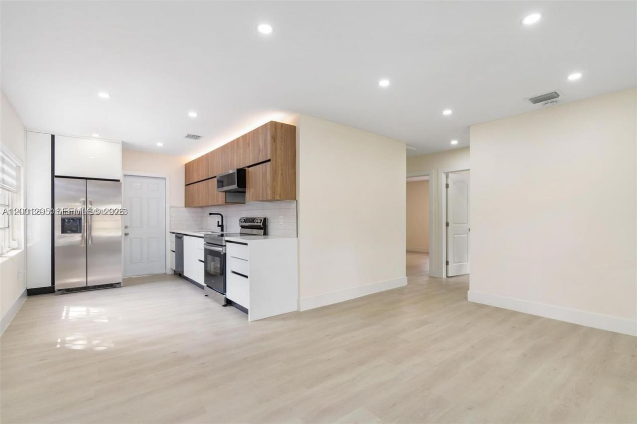 212 NW 103rd St, Miami, FL 33150 Photo