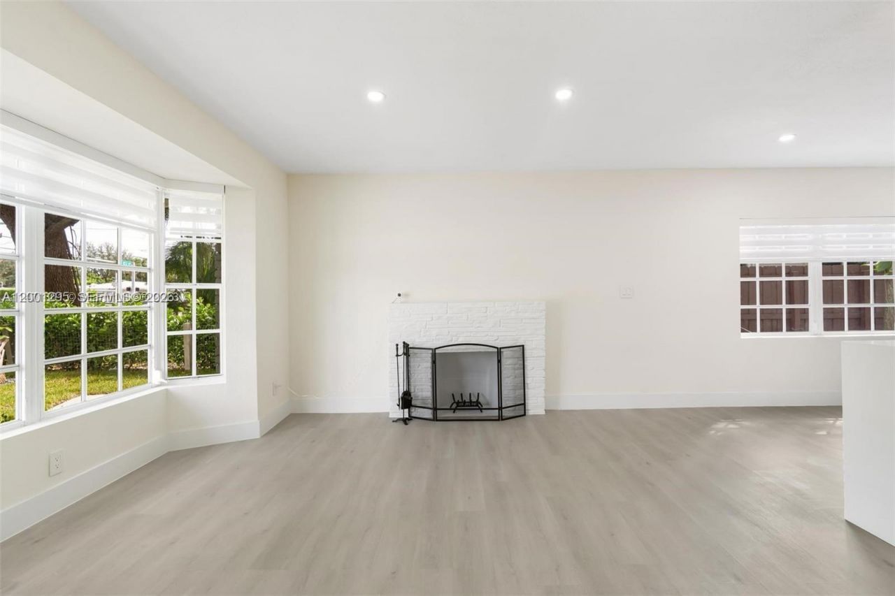 212 NW 103rd St, Miami, FL 33150 Photo