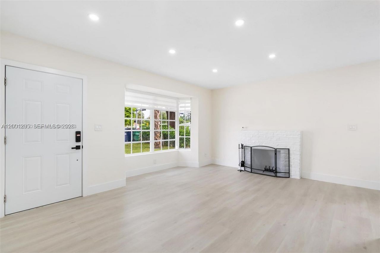 212 NW 103rd St, Miami, FL 33150 Photo