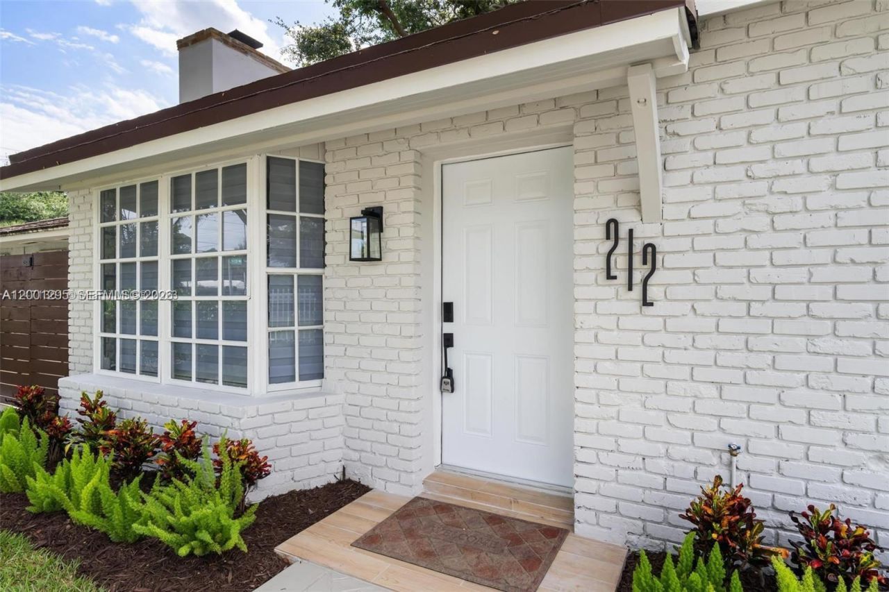 212 NW 103rd St, Miami, FL 33150 Photo